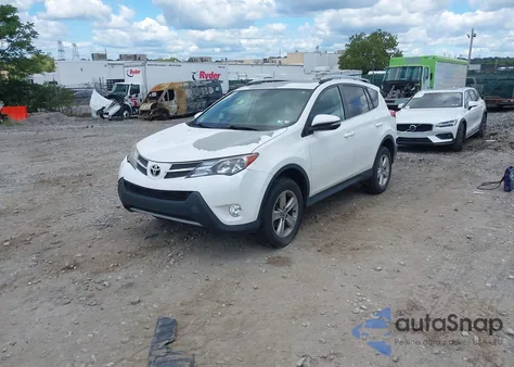 2015 Toyota Rav4 Xle z USA, uszkodzony, nr VIN 2T3RFREV7FW257272